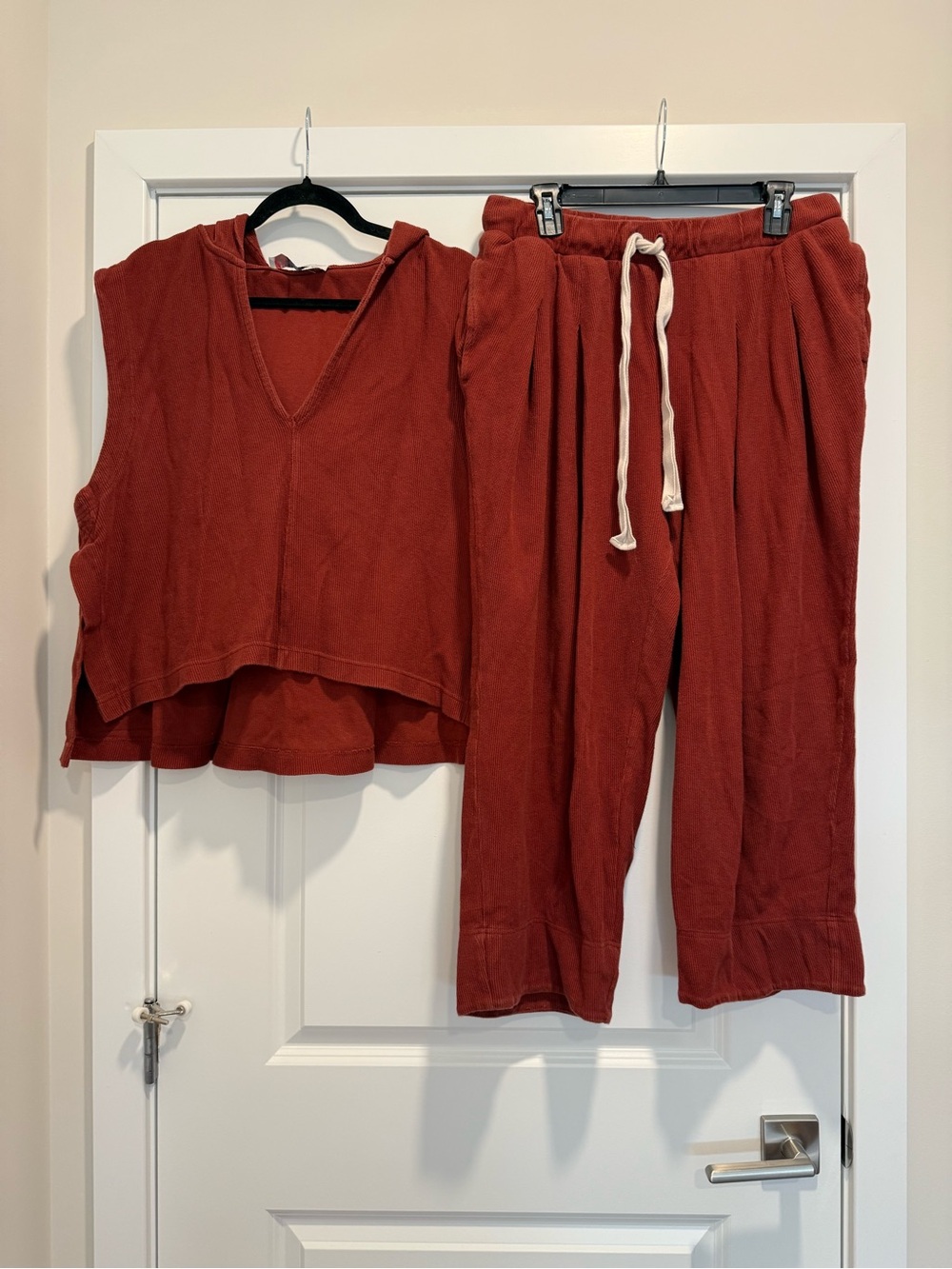 FP Beach Women's Rust Lounge Pants & Sleeveless Hoodie Set